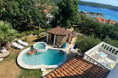 Image de Appartement de vacances Supetarska Draga pour 1 - 5 personnes avec 2 chambres à coucher - Maison de