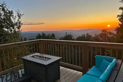 Image de Hutch 1- 2 Min Walk to Slopes, Great Mountain View