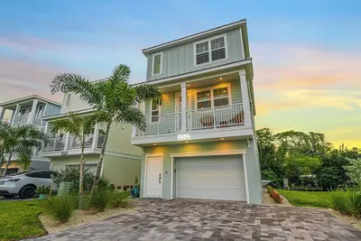 Image de Canal Front Smart Home, Cornhole and Patio -Sea Salt at Hunter's Point