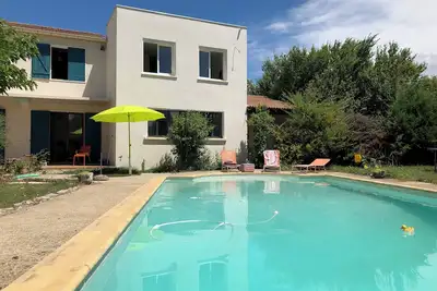 Image de Belle maison tranquille avec piscine et jardin