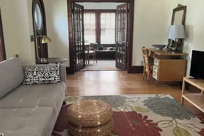 Image de Eaa Home Rental. Walking Distance to Uwo Shuttle.