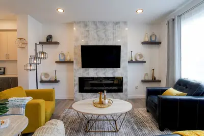 Image de Westend Escape -- 8 min from West Edmonton Mall!