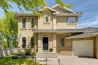 Image de Spacious, Clean Estate 5 Bd Home The Point In Douglasdale