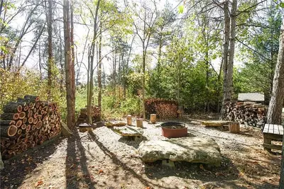 Image de Peaceful private nature escape - Barndo retreat on 25 wooded acres, mins from Kc