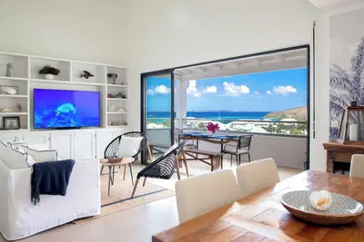 Image de Amazing Ocean and Mountain Views in Anse Marcel Walk to beach & Village \n5 Star!