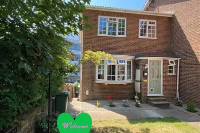 Image de 7 Mins to Gatwick Airport, Easy Commute to London! Comfortable King Size Bed!