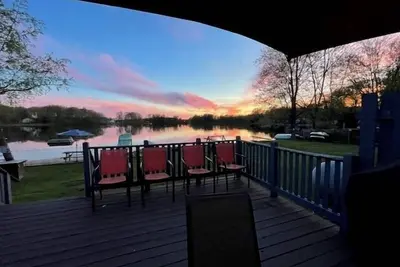 Image de Sunset Shores #3- Soak Up Summer at the Quintessential Up North Cottage!