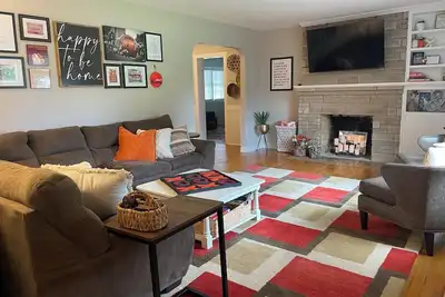 Image de Hokie Tailgate Heaven - Walking distance to stadium, campus, and downtown