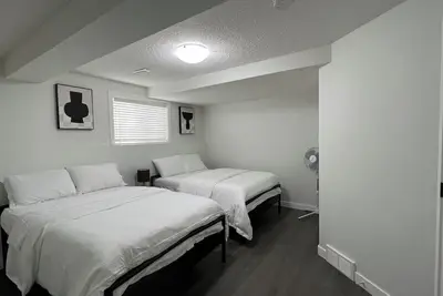 Image de Cozy  3 beds Suite Near Calgary Airport, Quiet, Clean & Convenient Sleeps 7