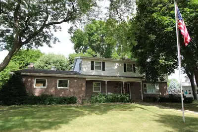 Image de Spacious Retreat with Inground Pool - Perfect for Eaa & Summer Getaways!