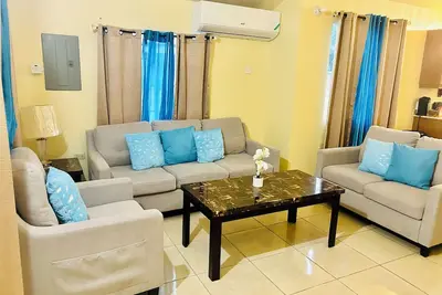 The Rest Stop- Front Unit- 15 min from airport with 24/7 security