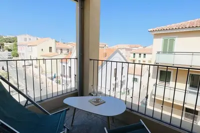 Image de Appartement Moderne à Calvi, 2 Chambres, Parking Privé, Proche Plage et Commerces