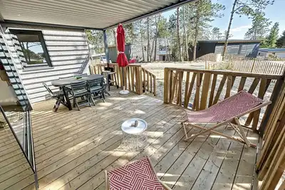 Image de Chalet standing avec piscine chauffée, proche plage et commerces, équipé de WiFi - 6 couchages.
