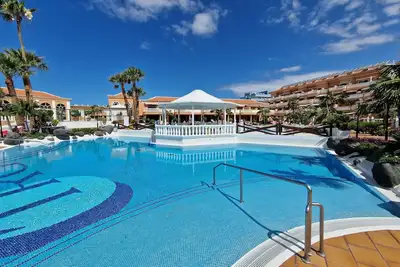 Image de Appartement exclusif avec vue imprenable sur la mer, piscine chauffée, wifi