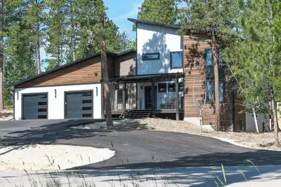 Image de Modern Spacious Cabin in Powder House w/ Hot Tub, Clubhouse Access to Pools!