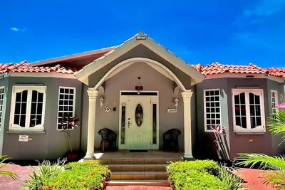 Image de Spacious house near Rincón beaches- electric generator!