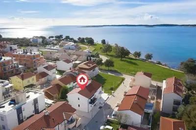 Image de New, modern vacation home, right by the sea, just 30m from the beach