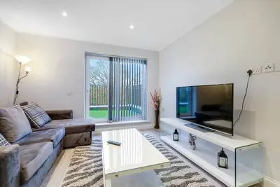 Image de 2 Bedroom Penthouse With Parking High Wycombe Apt. 01