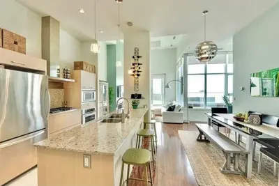 Image de Penthouse Condo + Roofdeck/hot tub