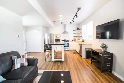 Image de 302 - The Lofts, by Flagtown, 1 bed, 1bath, community hot tub!