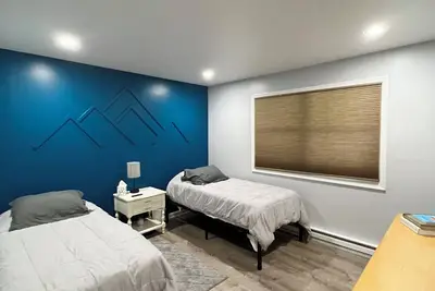 Image de Cozy Spacious Cabin with Lake Access & A Coffee Bar & Close to All Attractions