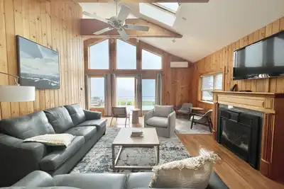 Image de Beachfront 4 Br Spacious House! [Coastal Haven]
