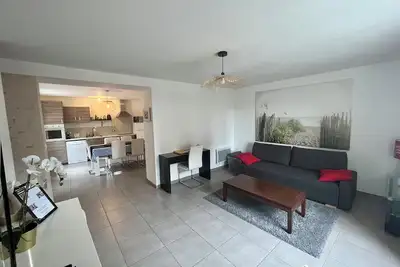 Image de Spacieux Appartement 2 Chambres en Plein Centre Ville de Maisse