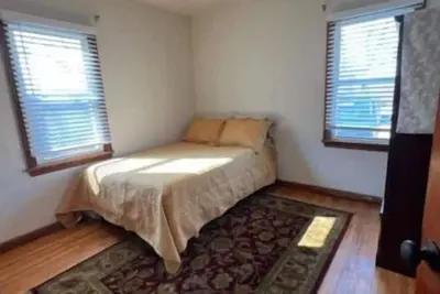 Image de Mcm Dplx Close to Lakes & Light Rail - charming, cozy, family and pet friendly!