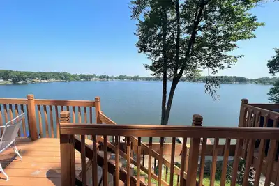 Image de Amazing view of Stone Lake from top deck. Thirty five miles from Notre Dame.