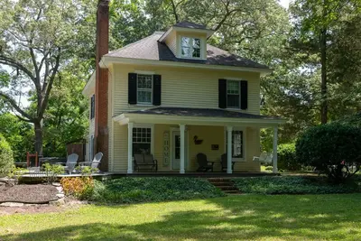 Image de Waterfront venue on secluded 60 acres with 2 homes great for a family retreat