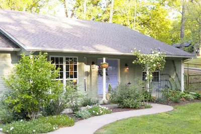 Image de Cozy Garden House at Spain Ranch. Peaceful backyard & patio overlooks pond