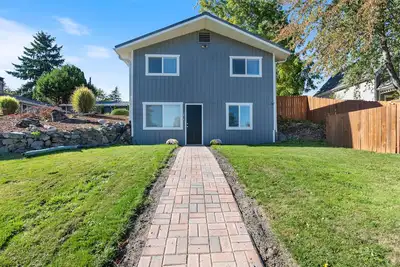 Image de Remodeled 3 bedroom/ 2 story with Ac