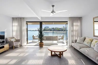 Image de Riverfront with Beach