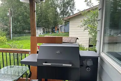 Image de Home away from home near Airport with deck