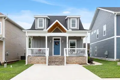 Image de Cozy Lake Cottage W/Pool, Hot Tub, Kayaks, SUPs