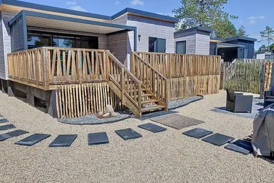 Image de Chalet Standing 4 Pers. avec Piscine Chauffée, Proche Plage, Wifi Inclus