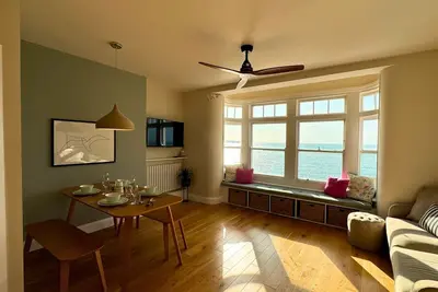 This apartment is a 2 bedroom(s), 1 bathrooms, located in Margate, England.