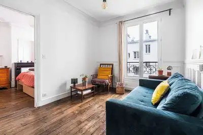 Image de \"Charming Parisian Retreat: Cosy Apartment in the Heart of Montmartre\"