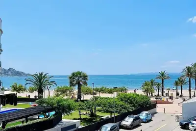Image de Piso de 3 Dormitorios Frente al mar en Roses