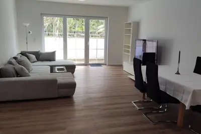 Image de New, quiet 90 m² basement 2-room apartment near Cologne with terrace