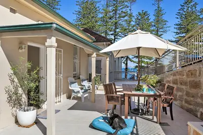 Image de Cottage-style Unit on Manly Beach