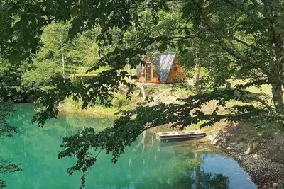 Image de Waterfront Glamping Cabin On Private Blue Water Mountain Top Lake