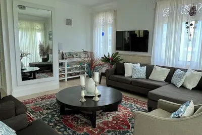 Image de Serene and Spacious Beachfront Condo with Pool. Amazing views. Gated security.