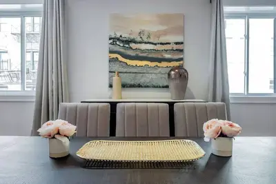 Image de Stunning 2 Story Wicker Park Condo - Parking+Patio