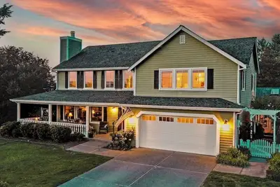 Image de Windrush House · Summer Sale! Hot Tub. Grill. Views.