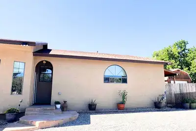 Image de 2br 1b guest house. Convenient location, pet friendly, amazing views!