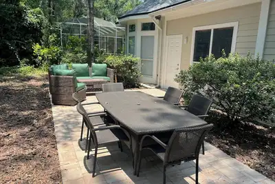 Image de Large house. Perfect for reunions and, of course Game Day! 20 Minutes to Uf! \n