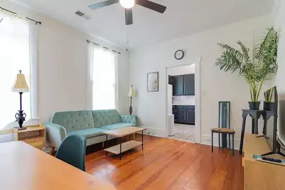 Image de Midcentury Modern  - central location to all