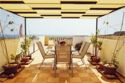 Image de Two bedroom townhouse, stunning top terrace views, 5 minute drive to Coral Bay