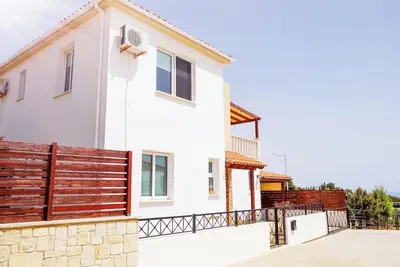 Image de Spacious 3 bed detached villa, quiet location, 10 minute drive to Coral Bay